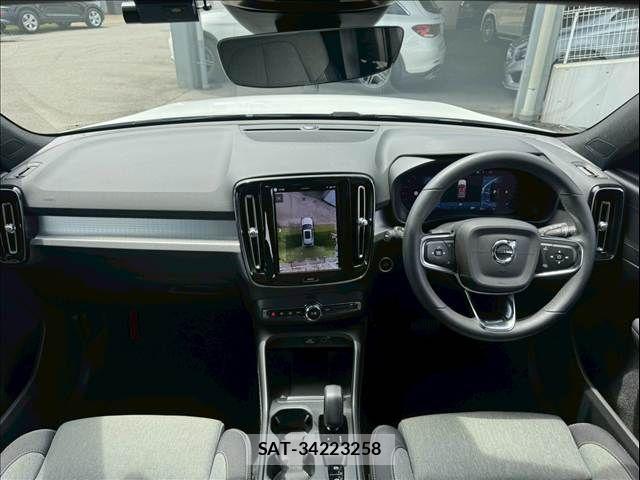 Volvo XC40 2022-10 7730472-2