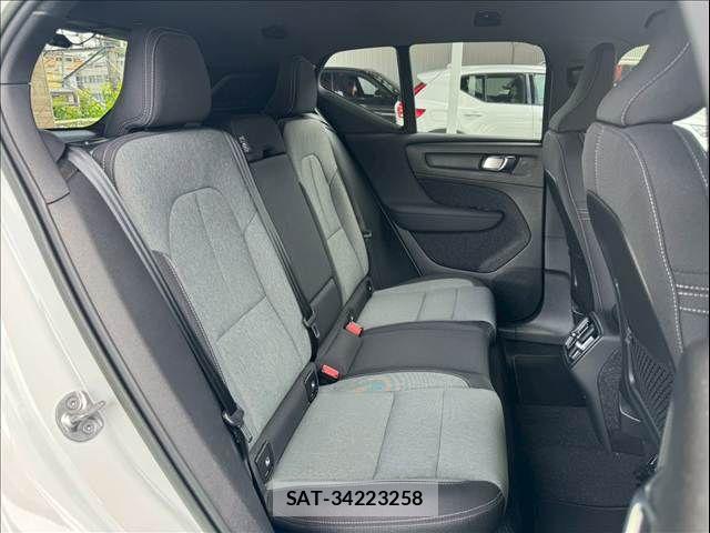 Volvo XC40 2022-10 7730472-6