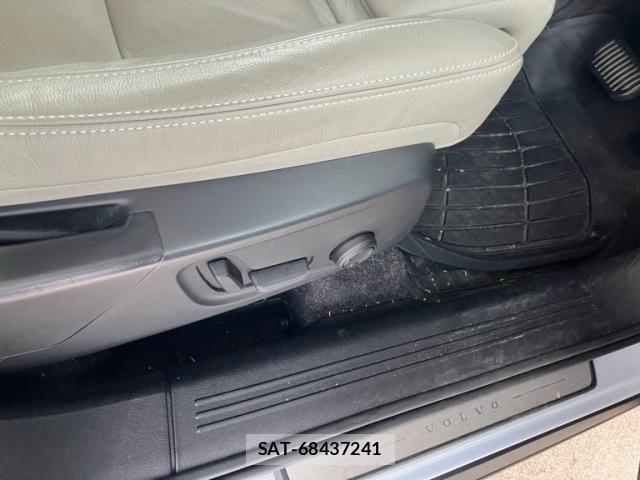 Volvo XC40 2023-10 7730469-9