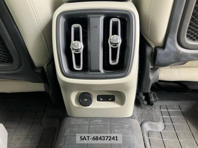 Volvo XC40 2023-10 7730469-18
