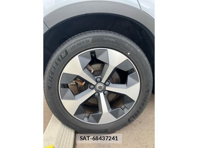 Volvo XC40 2023-10 7730469-5