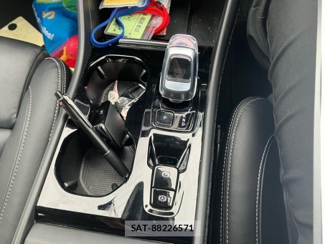 Volvo XC40 2022-12 7730470-17