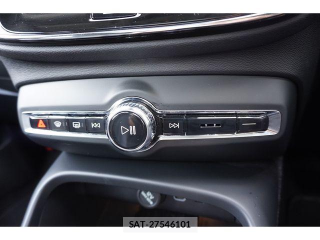 Volvo XC40 2022-12 7730466-11