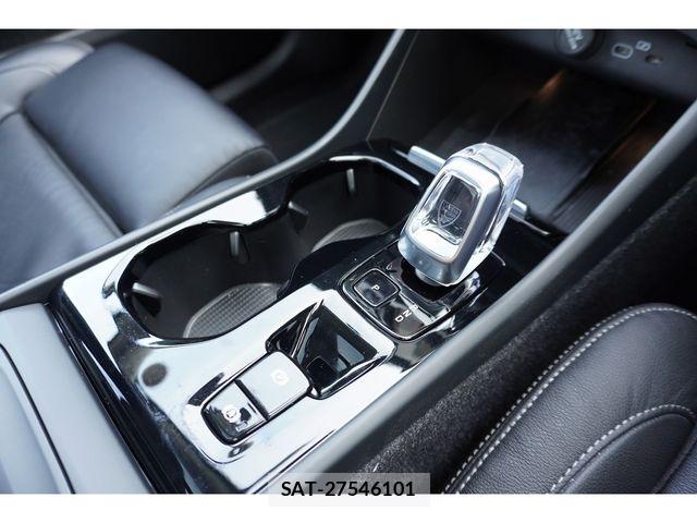 Volvo XC40 2022-12 7730466-13