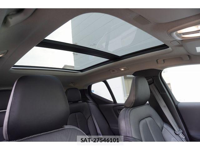 Volvo XC40 2022-12 7730466-21