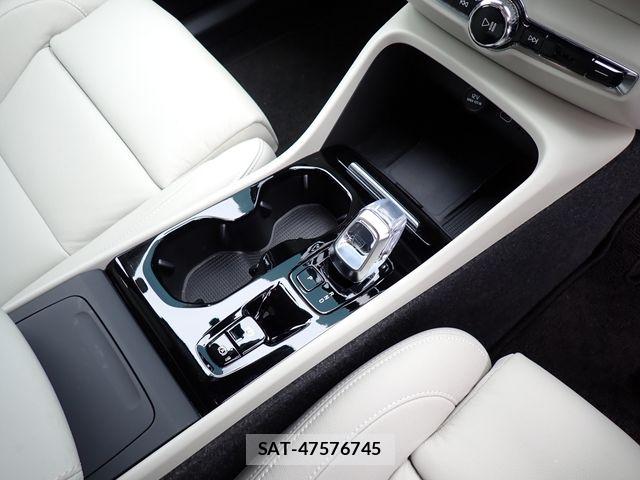 Volvo XC40 2023-07 7730467-21
