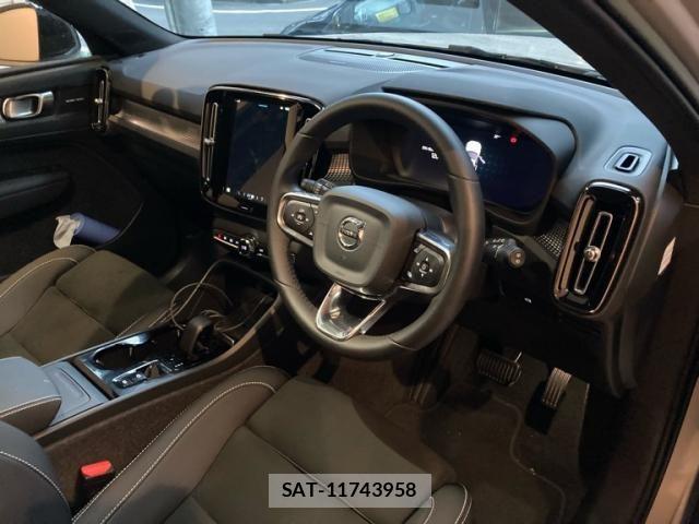 Volvo XC40 2023-06 7730471-13