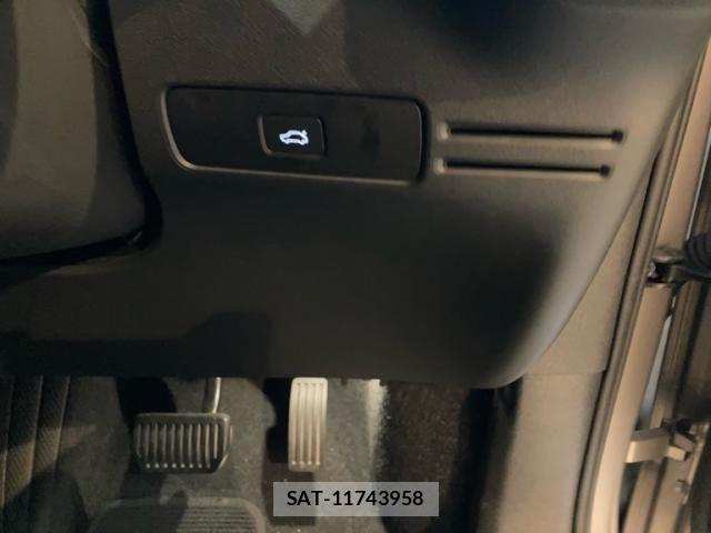 Volvo XC40 2023-06 7730471-18