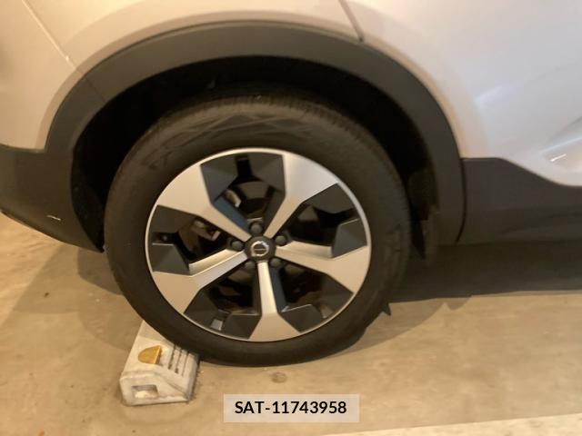 Volvo XC40 2023-06 7730471-8