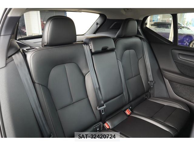 Volvo XC40 2025-10 7730463-13
