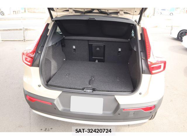 Volvo XC40 2025-10 7730463-17