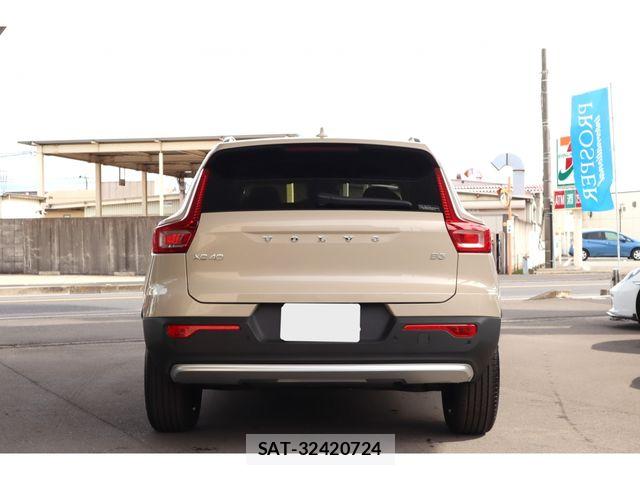 Volvo XC40 2025-10 7730463-2