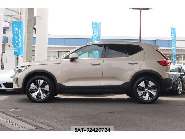 Volvo XC40 2025-10 7730463-4