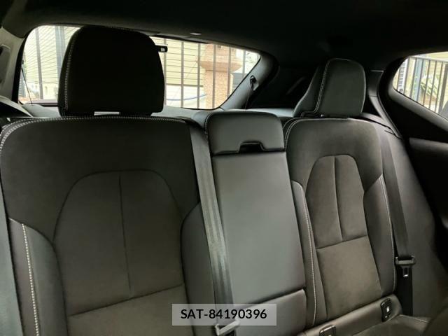 Volvo XC40 2022-05 7880345-11