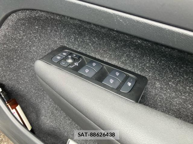 Volvo XC40 2021-08 7880346-9