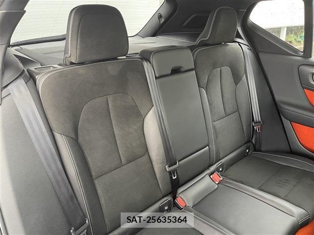 Volvo XC40 2018-05 7903599-14