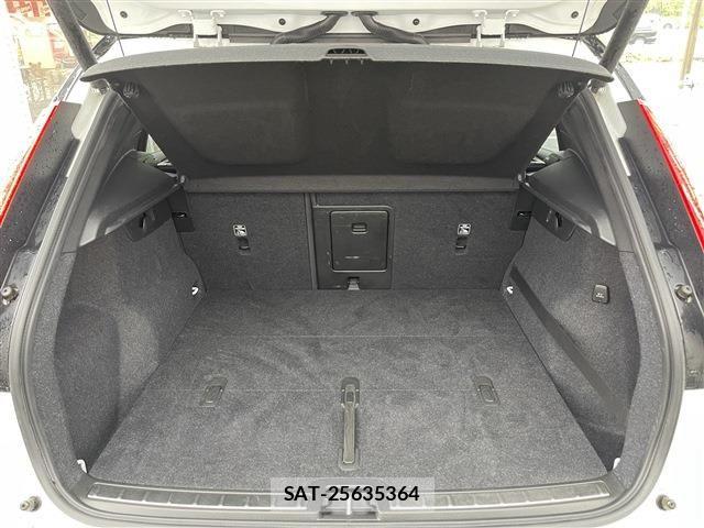 Volvo XC40 2018-05 7903599-15