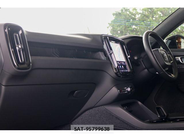 Volvo XC40 2023-07 7903598-17