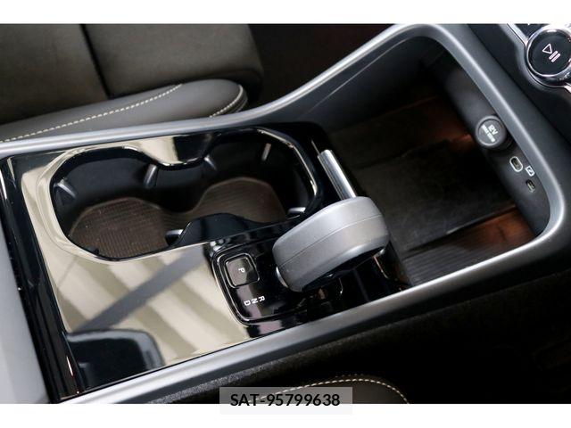 Volvo XC40 2023-07 7903598-20