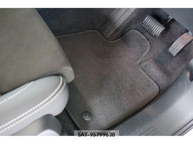 Volvo XC40 2023-07 7903598-23