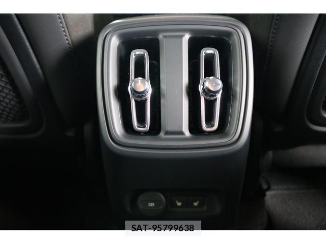 Volvo XC40 2023-07 7903598-27