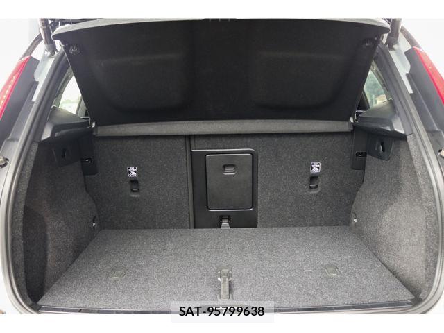 Volvo XC40 2023-07 7903598-28
