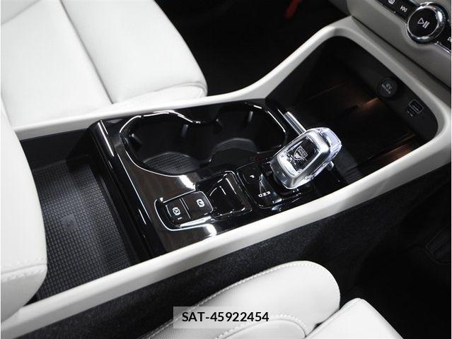 Volvo XC40 2021-05 8039049-24