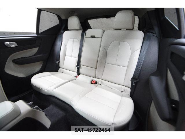 Volvo XC40 2021-05 8039049-5