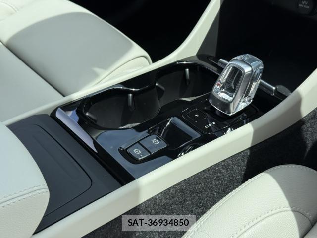 Volvo XC40 2024-07 8076072-8
