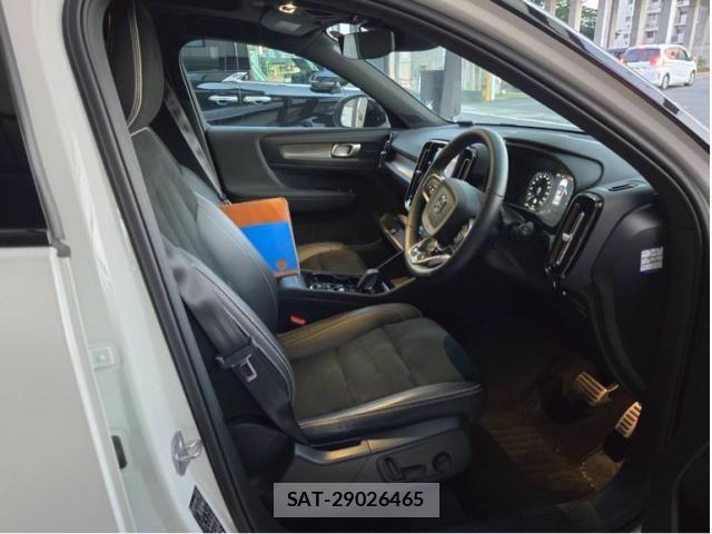 Volvo XC40 2021-12 8102558-10