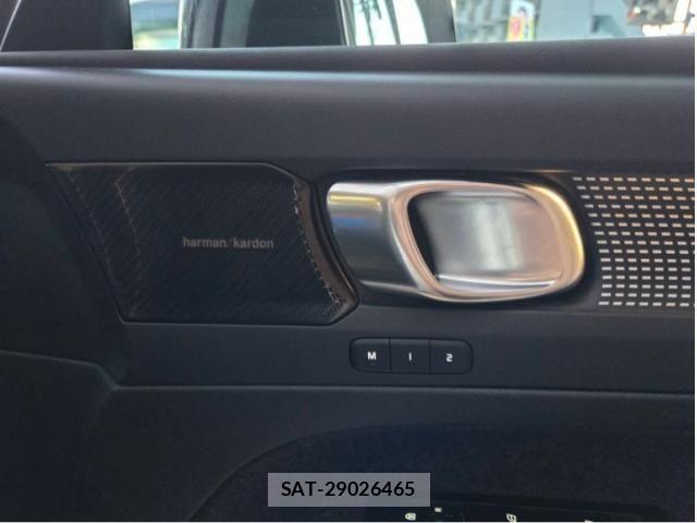 Volvo XC40 2021-12 8102558-12