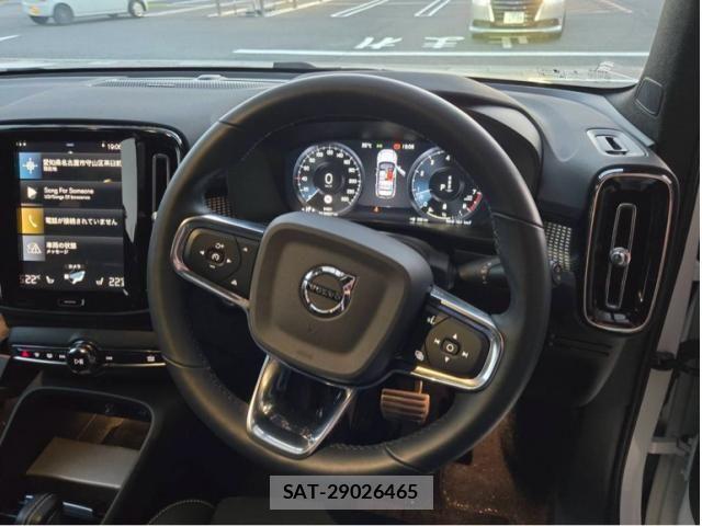 Volvo XC40 2021-12 8102558-13