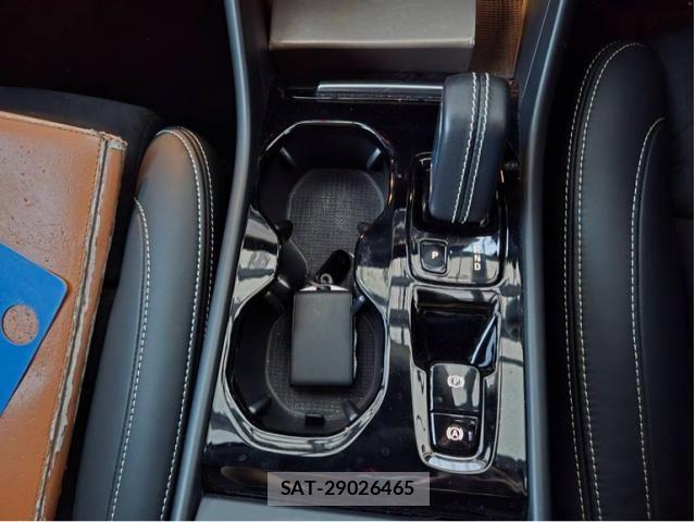Volvo XC40 2021-12 8102558-17
