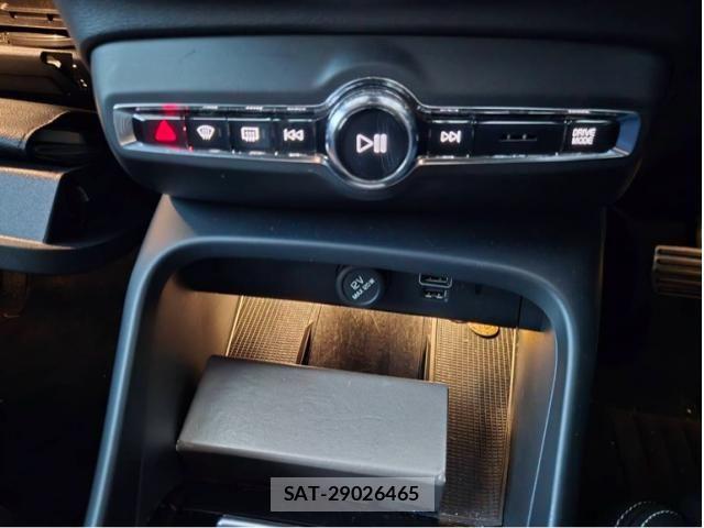 Volvo XC40 2021-12 8102558-18