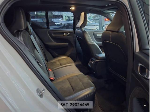 Volvo XC40 2021-12 8102558-22