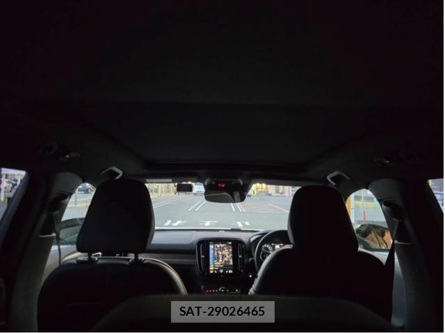 Volvo XC40 2021-12 8102558-24