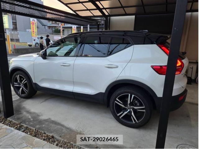 Volvo XC40 2021-12 8102558-2
