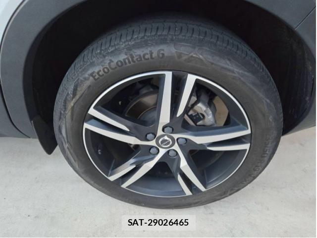 Volvo XC40 2021-12 8102558-5