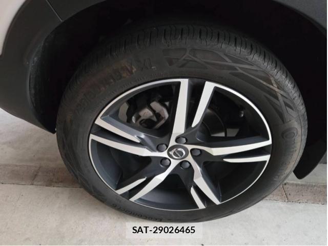 Volvo XC40 2021-12 8102558-6