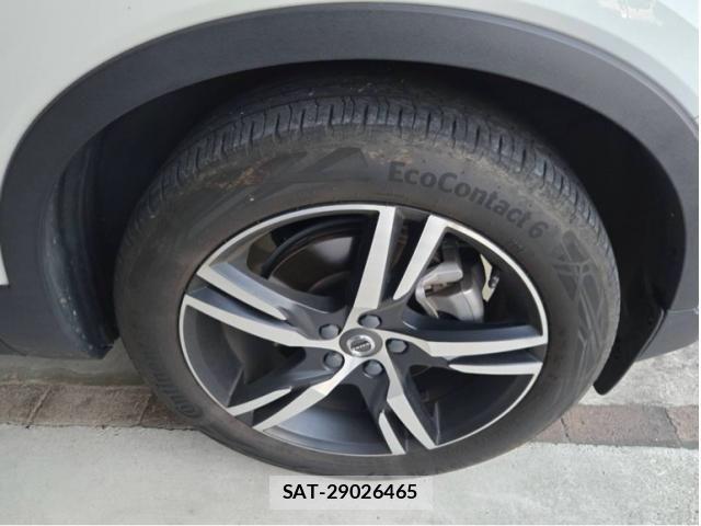 Volvo XC40 2021-12 8102558-7