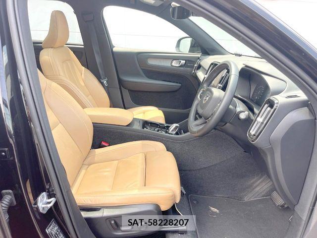 Volvo XC40 2021-11 8102557-8