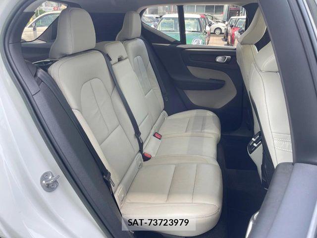 Volvo XC40 2023-06 8132883-9