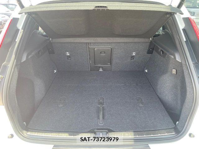 Volvo XC40 2023-06 8132883-10
