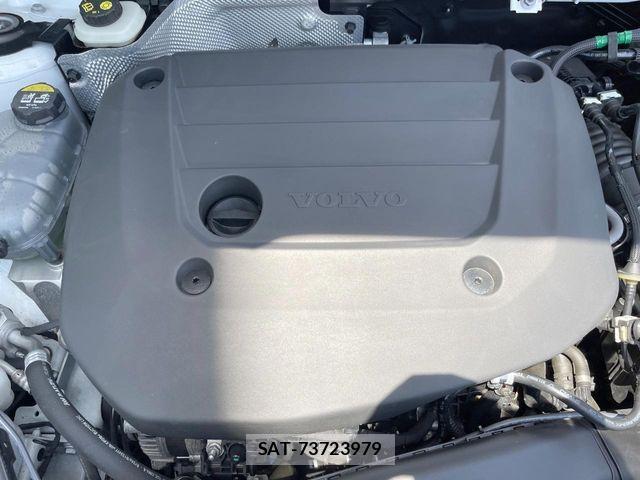 Volvo XC40 2023-06 8132883-18