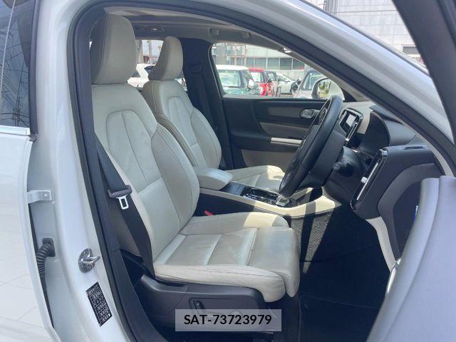 Volvo XC40 2023-06 8132883-8