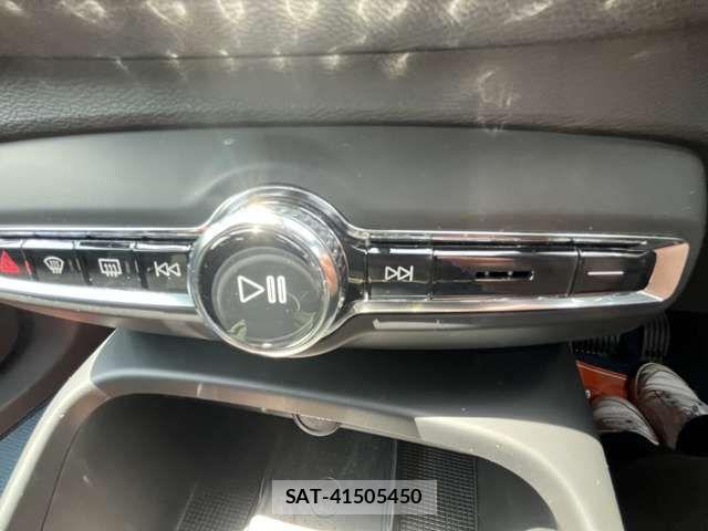 Volvo XC40 2023-09 8132882-9