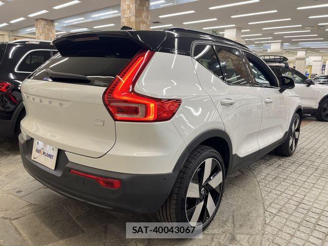 Volvo XC40 2023-07 8132880-9