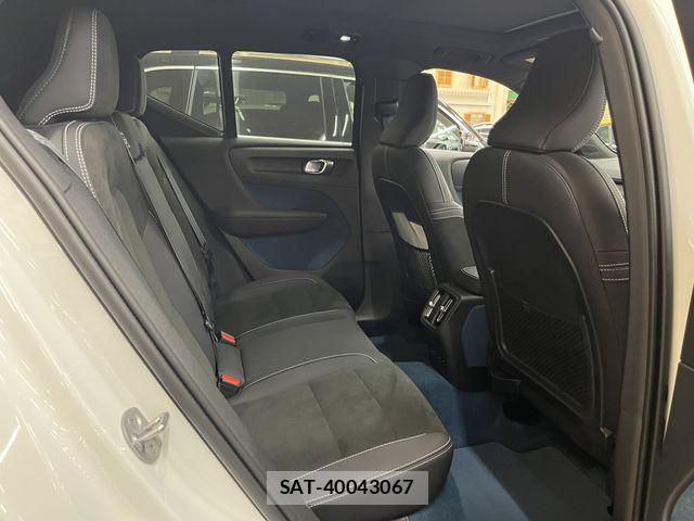 Volvo XC40 2023-07 8132880-4