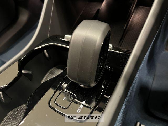 Volvo XC40 2023-07 8132880-7