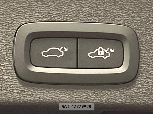 Volvo XC40 2023-09 8146953-7